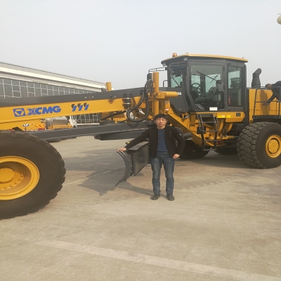 徐工最大平地機